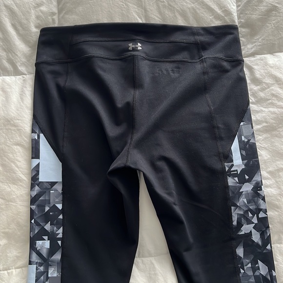 Under Armour Women's HeatGear Armour High Waisted Capris Large Black/Grey Print - Picture 4 of 5